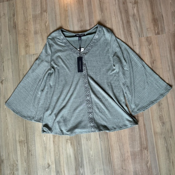 NEW Cable & Gauge Green‎ Blouse Bell Sleeve Size Large - Picture 1 of 6